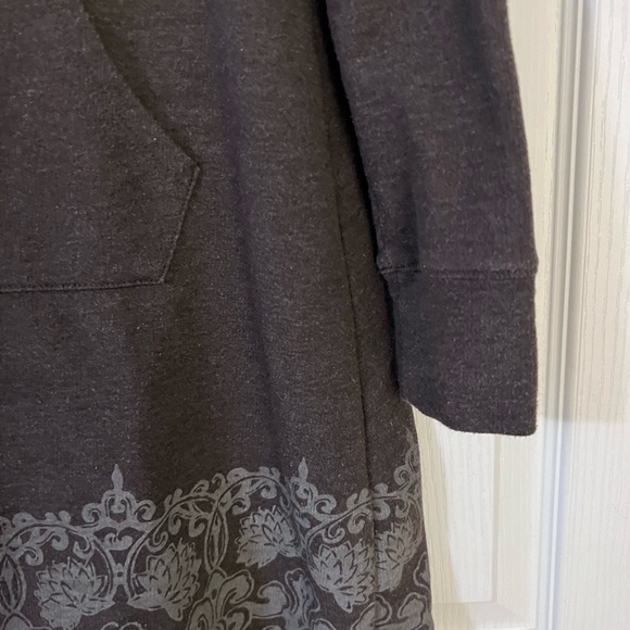 Lola by AFG hooded dress with front pockets. Could be worn as sweatshirt/tunic - Picture 4 of 9